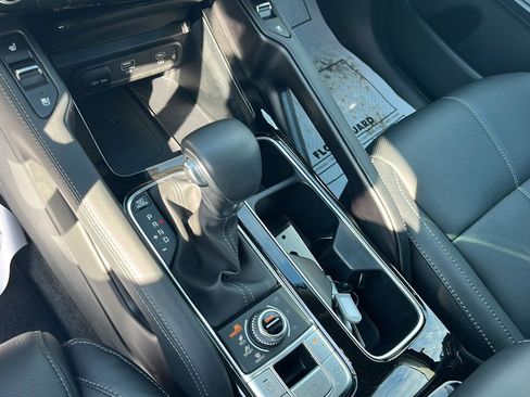 Used 2025 Kia Telluride SX image 16