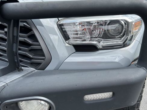 Used 2021 Toyota Tacoma TRD Off-Road image 7