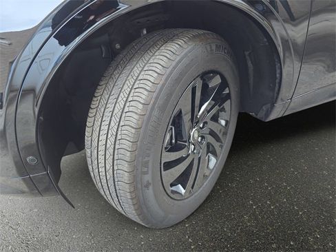 Used 2024 Land Rover Discovery Sport Dynamic SE image 31