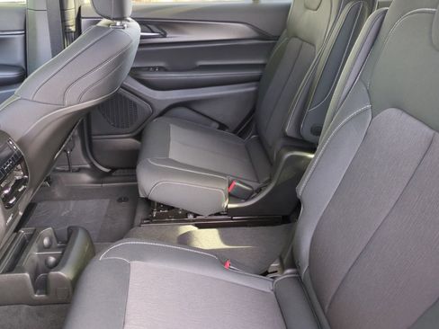 New 2026 Jeep Grand Cherokee L Laredo image 17