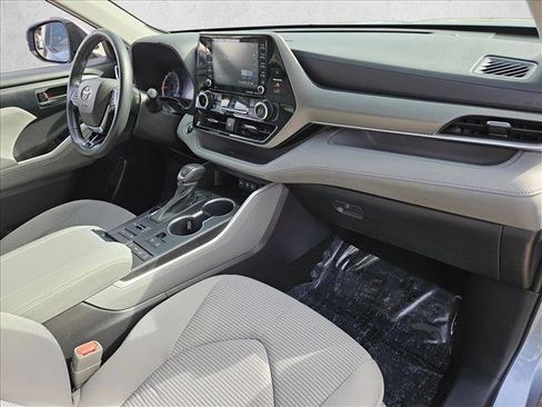 Used 2020 Toyota Highlander LE image 21