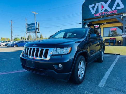 Used 2013 Jeep Grand Cherokee Laredo RWD image 1
