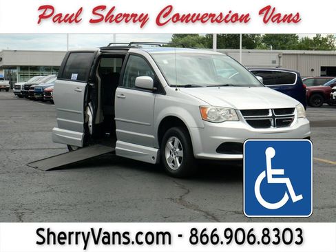 Used 2012 Dodge Grand Caravan SXT image 1