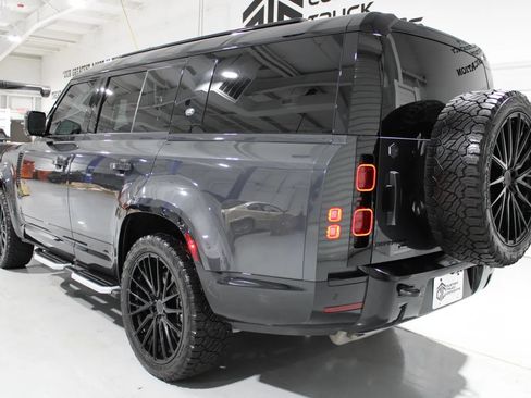 Used 2023 Land Rover Defender 130 X-Dynamic SE AWD/4WD image 38