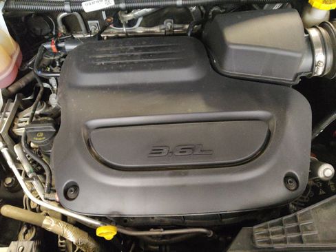 Used 2024 Chrysler Pacifica Touring FWD image 30