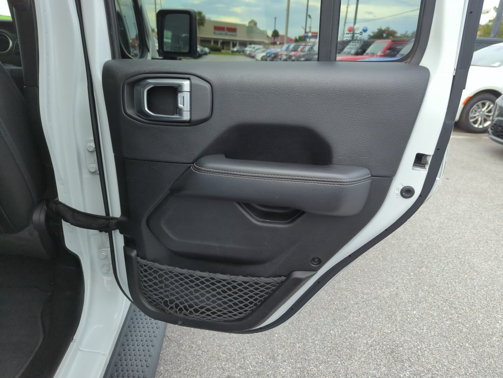Used 2022 Jeep Wrangler Unlimited Sahara AWD/4WD image 27