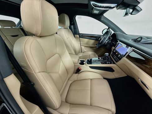 Certified 2026 Porsche Macan AWD/4WD image 30