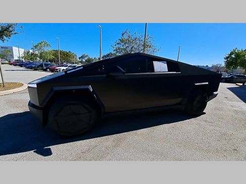 Used 2024 Tesla Cybertruck AWD Crew Cab image 53