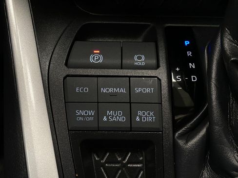 Used 2025 Toyota RAV4 XLE AWD/4WD image 24
