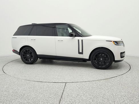 Used 2025 Land Rover Range Rover Long Wheelbase SE image 4
