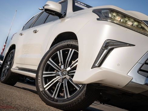 Used 2020 Lexus LX 570 4WD w/ Luxury Package image 5