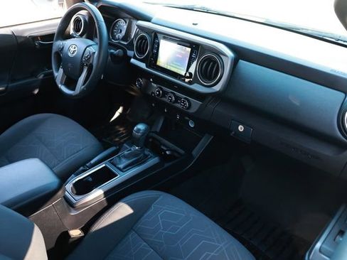 Used 2017 Toyota Tacoma TRD Sport w/ Tow Package image 19