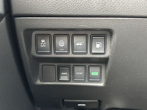 Used 2020 Nissan Rogue SV AWD/4WD image 11