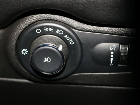 Used 2021 Dodge Durango R/T w/ Technology Group AWD/4WD image 21