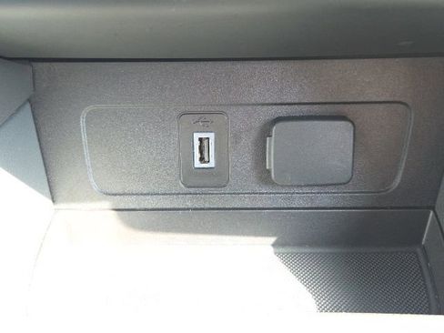 Used 2017 Ford Escape SE image 31