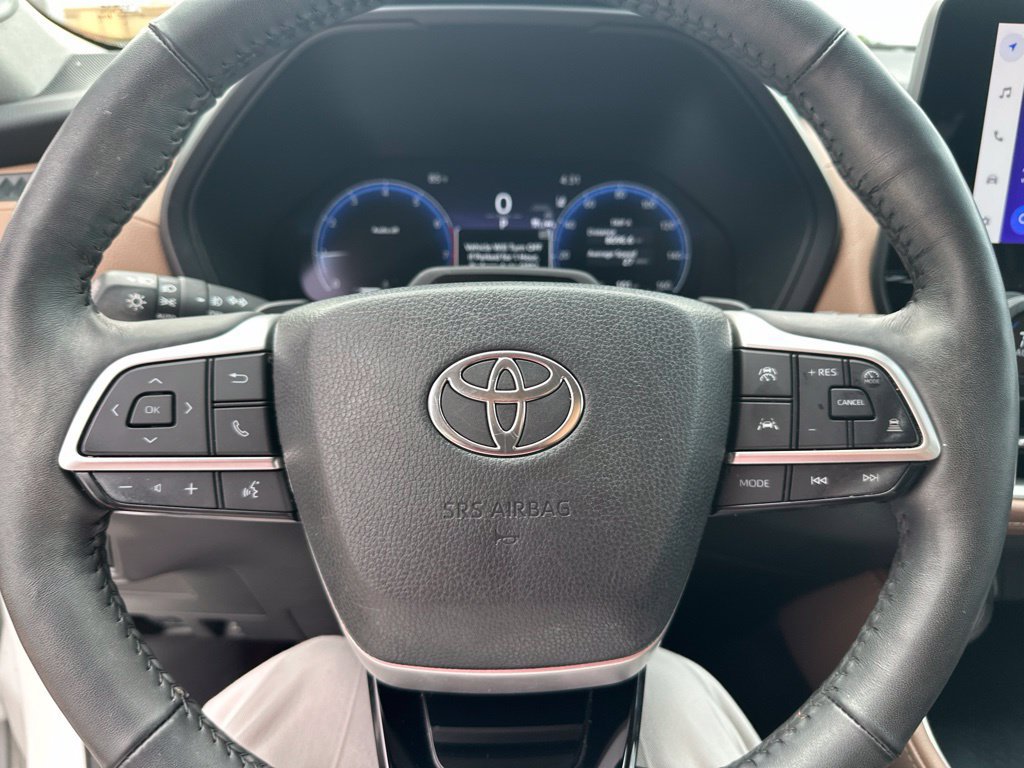 Used 2024 Toyota Grand Highlander AWD image 12
