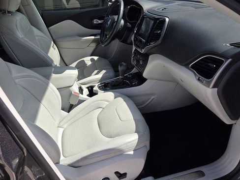 Used 2019 Jeep Cherokee Limited AWD/4WD image 15