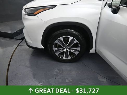 Used 2023 Toyota Highlander XLE FWD image 15