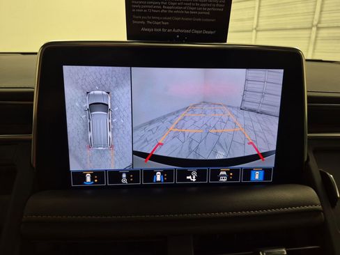 Used 2021 GMC Yukon SLT w/ SLT Premium Package image 15