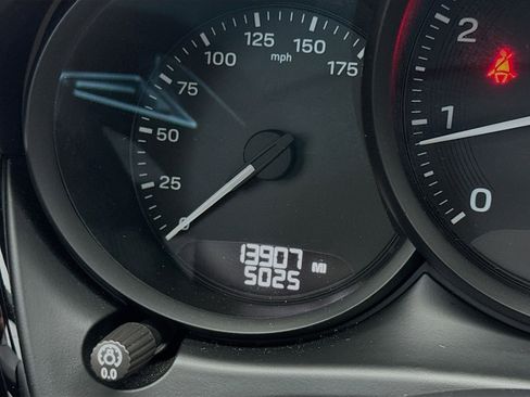 Used 2022 Porsche Macan image 8