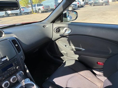 Used 2015 Nissan 370Z Coupe RWD image 18