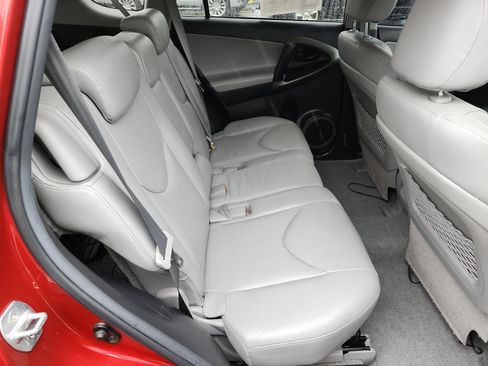 Used 2011 Toyota RAV4 Limited w/ Limited Extra Value Pkg AWD/4WD image 18