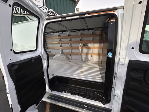 Used 2022 GMC Savana 2500 w/ Driver Convenience Package image 13