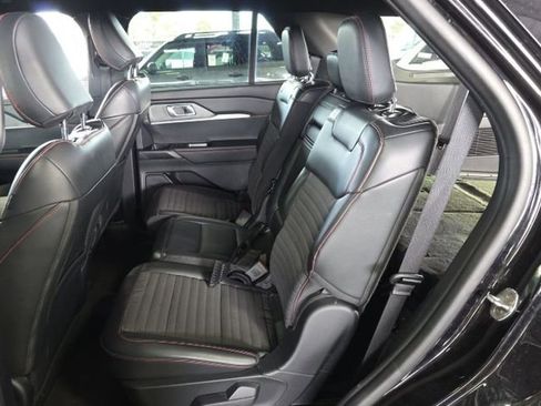 Used 2025 Ford Explorer ST-Line w/ ST-Line Street Pack image 6