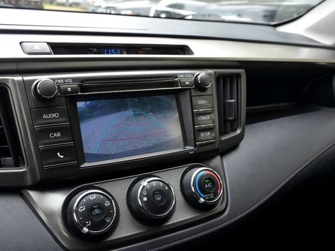Used 2014 Toyota RAV4 LE AWD/4WD image 18