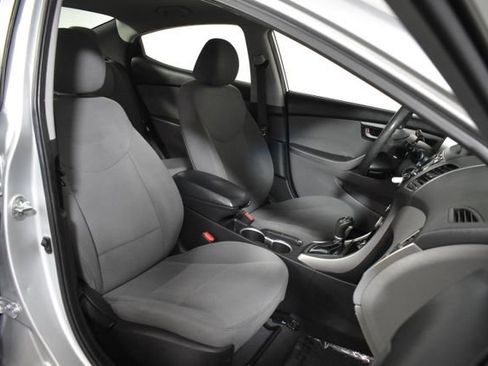 Used 2014 Hyundai Elantra SE w/ Option Group 02 FWD image 29