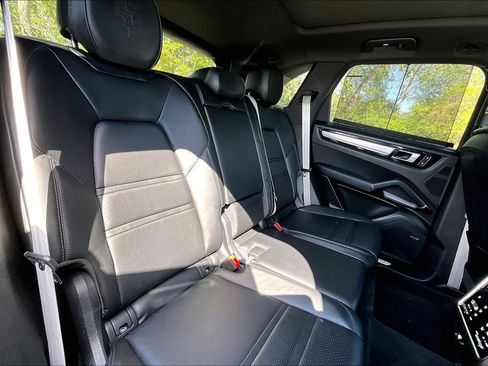 Used 2022 Porsche Cayenne Platinum Edition AWD/4WD image 37