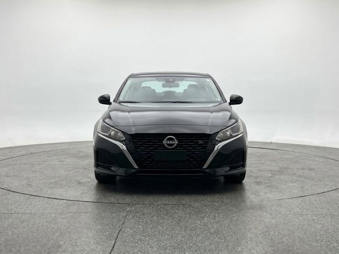 Used 2025 Nissan Altima 2.5 SV FWD image 2