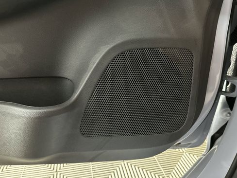 New 2025 Nissan Versa SR w/ Trunk Package FWD image 30