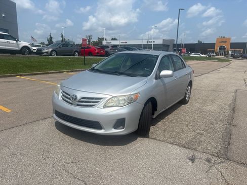 Used 2013 Toyota Corolla LE FWD image 12