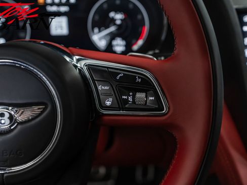 Used 2022 Bentley Bentayga image 33