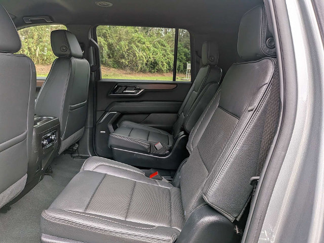 Used 2025 GMC Yukon XL Denali AWD/4WD image 14