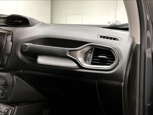 Used 2023 Jeep Renegade Latitude image 19