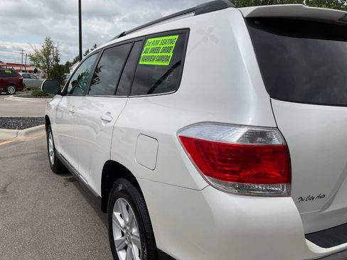 Used 2012 Toyota Highlander SE w/ Tow Pkg AWD/4WD image 5