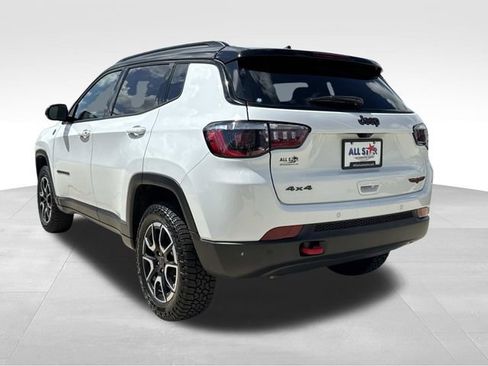 Used 2025 Jeep Compass Trailhawk AWD/4WD image 7