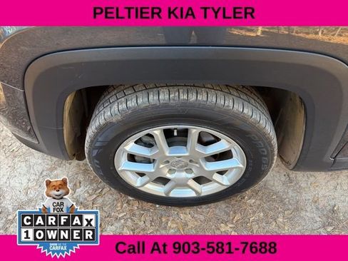 Used 2020 Jeep Renegade Latitude w/ Cold Weather Group image 5