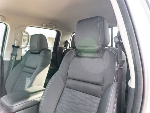 Used 2024 Nissan Frontier SV w/ SV Convenience Package RWD image 13