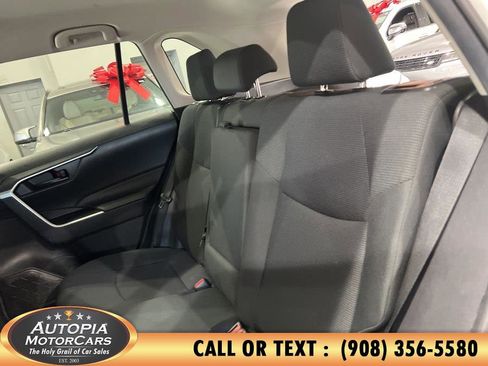 Used 2021 Toyota RAV4 LE image 17