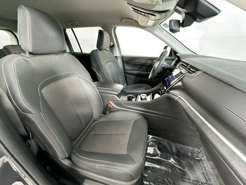 Used 2023 Jeep Grand Cherokee Laredo RWD image 25