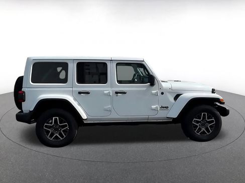 Used 2025 Jeep Wrangler Unlimited Sahara AWD/4WD image 16