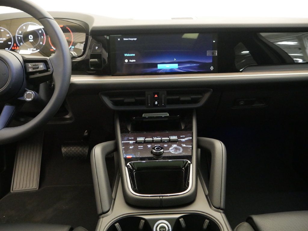 Certified 2026 Porsche Cayenne AWD/4WD image 38