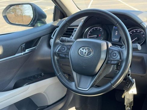 Used 2023 Toyota Camry SE image 14