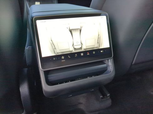 Used 2026 Tesla Model Y Long Range image 15