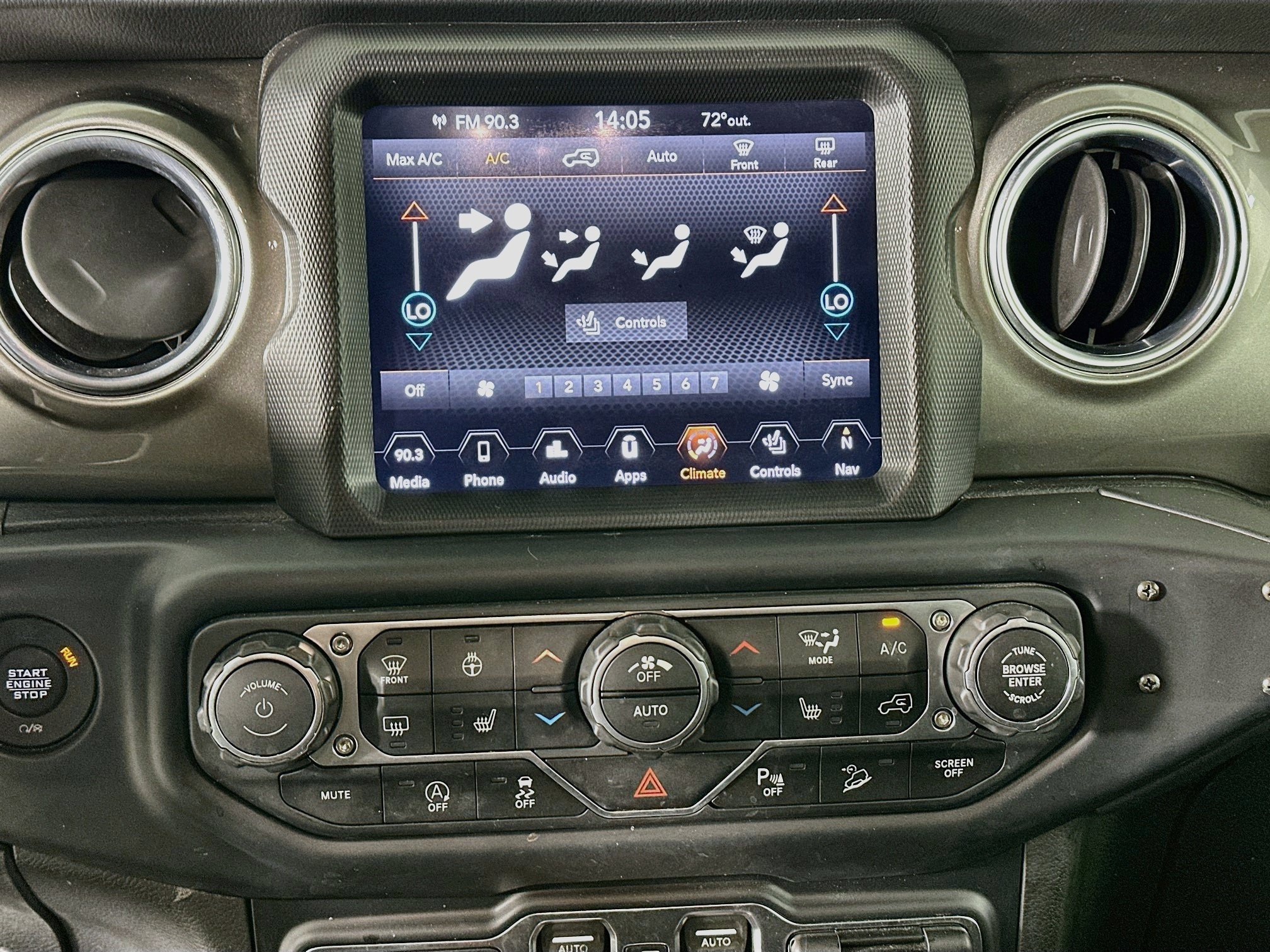 Used 2019 Jeep Wrangler Unlimited Sahara AWD/4WD image 24