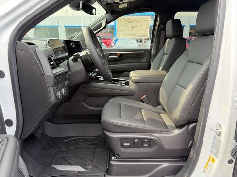 New 2026 Chevrolet Suburban LT w/ Comfort Package AWD/4WD image 17