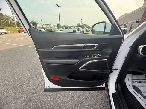 Used 2024 Kia Telluride S AWD/4WD image 17
